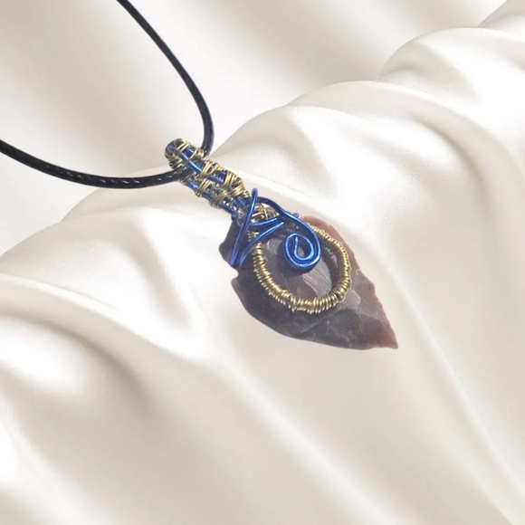 .👣4/$20. Natural Stone Hand Knapped Arrowhead with Black Cord Necklace - Picture 3 of 7